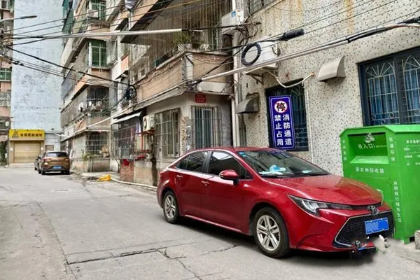 暢通消防通道，守護(hù)群眾安全！湛江坡頭消防聯(lián)合區(qū)交警大隊(duì)開(kāi)展消防車(chē)通道專(zhuān)項(xiàng)整治